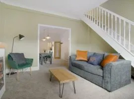 Lovely 2-Bedroom Home in Langley Park, Sleeps 4