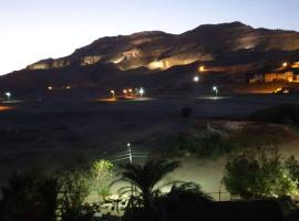 Tibs mountain view, hotel ieftin din Al Aqālitah