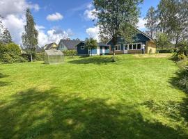 3bdr Family Friendly Villa 15 min from Ullared, hytte i Älvsered