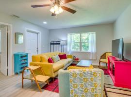 Single-Story Ocala Home with Porch - Near WEC!, ξενοδοχείο σε Οκάλα