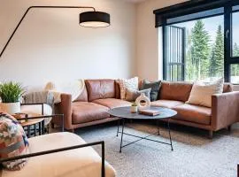 Huckin' Harry's by Revelstoke Vacations