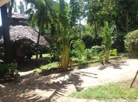 serene home in DIani, Strandhaus in Kwale