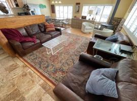 Secluded Mountain Retreat, holiday rental in Tehachapi