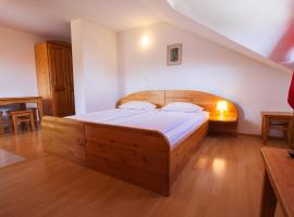 Domačija Malnarjevi, kh&aacute;ch sạn c&oacute; chỗ đậu xe ở Slavina