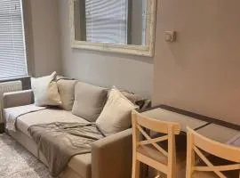 Central private 1 bed flat