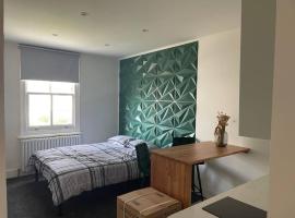 Studio 5 mins from the beach, holiday rental sa Brighton & Hove