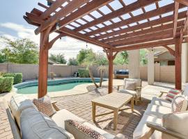 Shop, Golf & Hike: Surprise Group Getaway w/ Pool!, hotel a Surprise