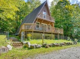 A-Frame Cabin in Becket Deck and Private Acreage!, viešbutis mieste Becket