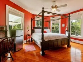 Anticipation Room in Camellia Rose Inn Downtown