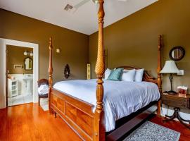 Southern Charm in the Camellia Rose Inn, B&B in Gainesville