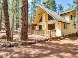 9 Mi to Rainbow Lake Woodsy Pinetop Cabin with Deck