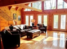 Sophie's Choice ~ Secluded Luxury Log Cabin w/ Hot Tub + Pool Table
