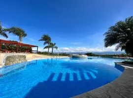 CR MARIPOSA RENTALS Comfortable penthouse, AC, pool, gym, tennis