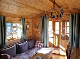 Unique Caravan with Outdoor Space Lodge, hotell med parkering i Ballantrae