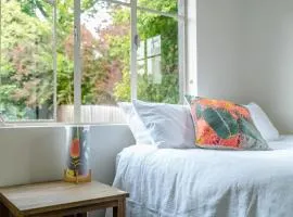 The Augusta - Minutes to Vibrant North Hobart