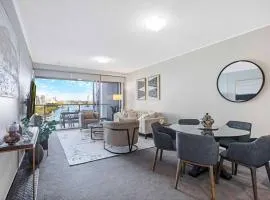 Brisbane City Luxe 3-Bd, Views, Pool, Car park