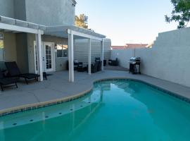 20percent OFF your next Luxury Home wt HEATED Pool-Spa & RVparking, Hotel mit Pools in Las Vegas