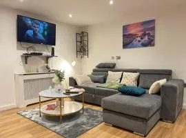 Central Cheltenham Apartment