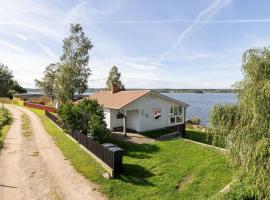 Cottage with its own sandy beach near Vimmerby, loma-asunto Vimmerbyssä