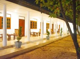 Owinro Beach Hotel & Restaurant - Waikkala، فندق رخيص في Kammala South