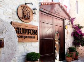 Griffon Hotel, hotel with parking in Yenifoca
