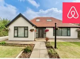 Full Modern Home - short & long stays
