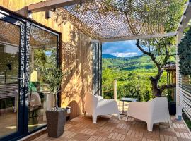 Elysian Fields - Tiny House 'Evergreen', mini casa em Sadu