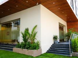 ํ์ด๋ฐ๋ผ๋ฐ๋์ ์์นํ ํธํ
Casa Hotel & Suites, Gachibowli, Hyderabad