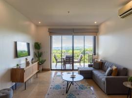 Roble Sabana 404 Luxury Apartment Adults Only - Reserva Conchal, cabaña o casa de campo en Playa Conchal