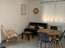 Chez Claudine APPART COSY, hotel v destinaci Chateau-Gontier