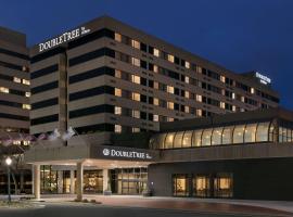 DoubleTree by Hilton Canton Downtown, hotel in Canton