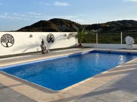 Casa Clara’s b&b, hotel amb aparcament a Aljariz