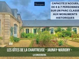 Les Gîtes de La Chartreuse, khách sạn ở Jaunay-Clan