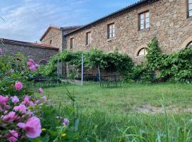 Gîte de Corsas, hótel í Saint-Victor