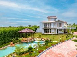 StayVista at Serenity Farms with Pool, Lawn, Bonfire & BBQ