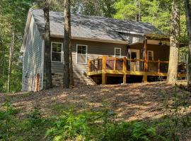 Modern, Forest Cottage minutes from downtown, chalupa v destinaci Ellijay