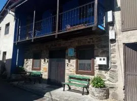 Casa típica asturiana en Ribota - Laviana