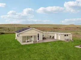 Nice Home In Ulfborg With Wifi