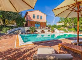 Stunning Home In Fucecchio With Outdoor Swimming Pool, Wifi And 5 Bedrooms, hotel en Fucecchio