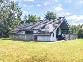 Gorgeous Home In Glesborg With Wifi, хотел в Bønnerup