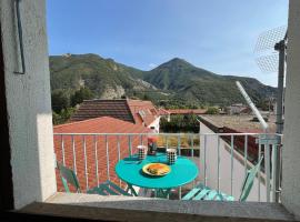 Agréable appartement typiquement Haut-Alpin, hotel with parking in Veynes