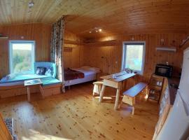 Wild Caribou's Wildwood Cabin، فندق بالقرب من Stabbursdalen National Park، لاكسيلف