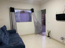 Apartamento terreo com quintal individual, hotel em Patos de Minas