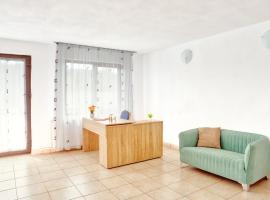 Casa Godi, žmonėms su negalia pritaikytas vie&scaron;butis mieste Godineşti