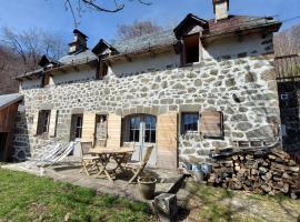 Le Bois Haut, hotel with parking in Saint-Jacques-des-Blats