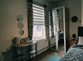 Spacious King size room - London Zone 2