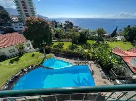 Oceanfront Contemporary 2 Bedroom Apt at Reids Gardens