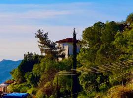 Traditional House with Mountain View - Dierona Village, hotel v destinaci Dierona
