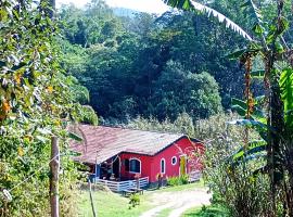 O Brejo Encantado Hospedagem e Pousada, hotel en Embu das Artes