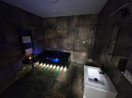 Apartmán Anežka 3 s vířivou vanou, hotel v destinaci Jičín